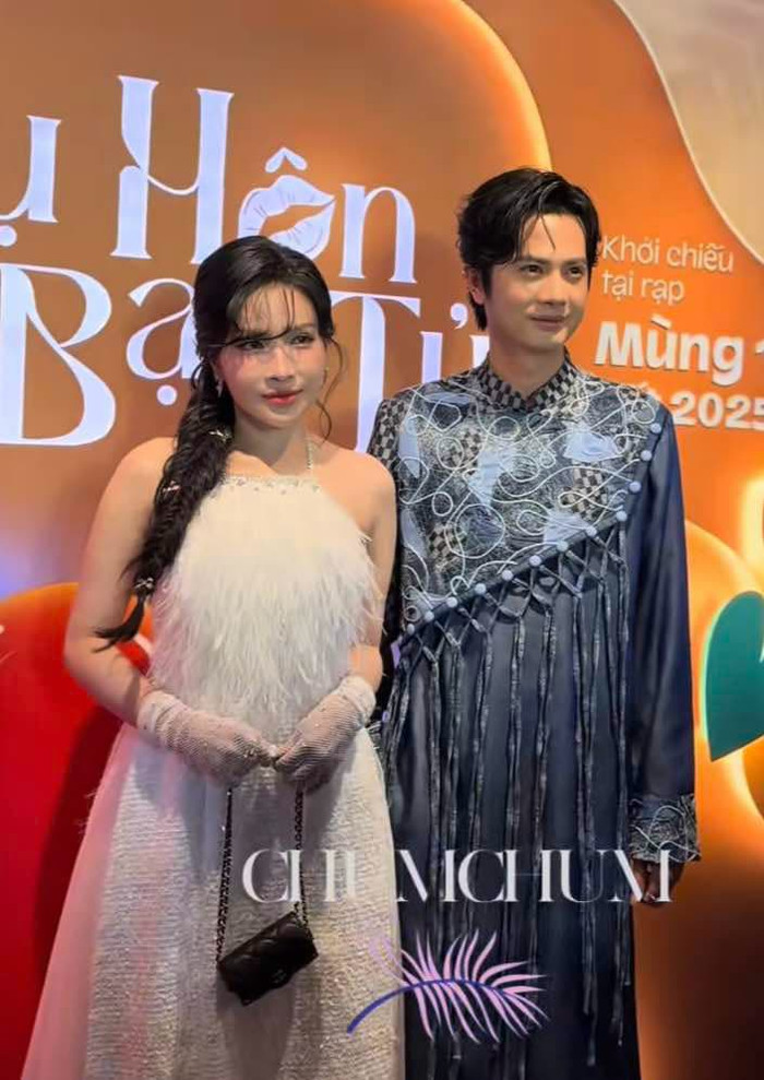 Khả Như và Huỳnh Phương sánh đôi tại showcase 2 Nụ Hôn Bạc Tỷ (Ảnh: ChumChum)