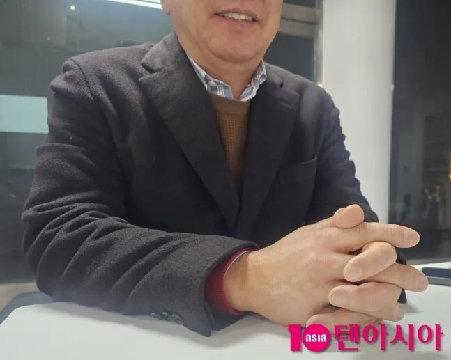 Ông Park Jeong Gyu trong cuộc gặp gỡ với hãng Ten Asia của Hàn Quốc. 
