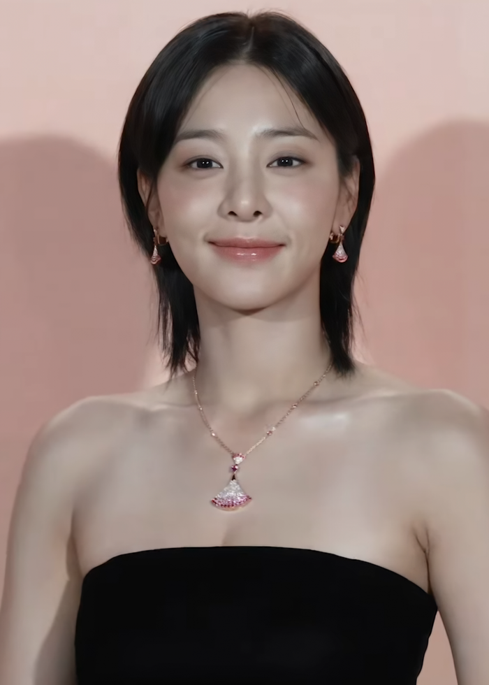 Những lần xuất hiện trên thảm đỏ của Seol In Ah cũng gây sốt cõi mạng.