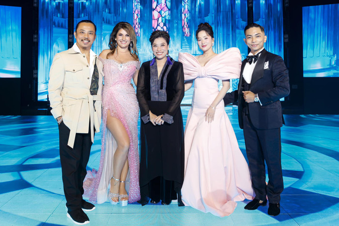 Khánh Thi tự tin diện nhiều bộ váy khác nhau khi đảm nhận vai trò giám khảo tại chương trình Bước Nhảy Hoàn Vũ. Ảnh: FBNV