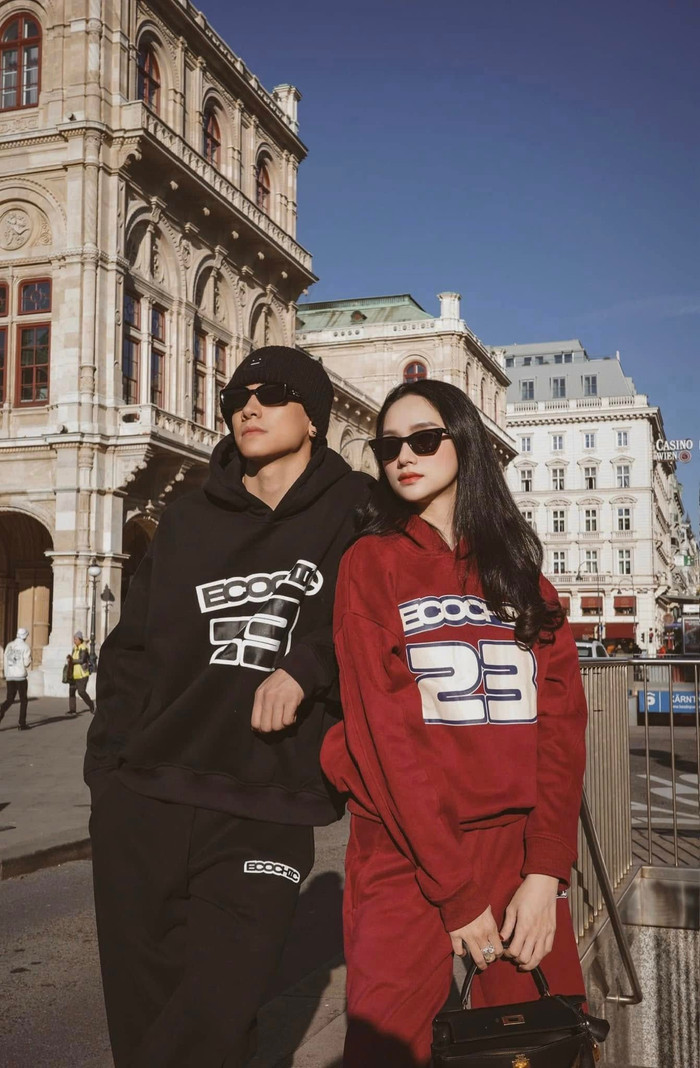 Hương Giang - Phú Cường thoải mái đăng ảnh đi du lịch chung. Ảnh: FBNV