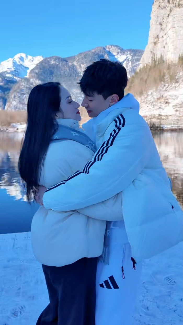 Khoảnh khắc Hương Giang và Phú Cường ôm chặt, suýt trao nụ hôn cho đối phương khiến dân tình 'đứng ngồi không yên'. Ảnh: TikTok npc_marco
