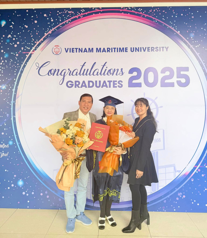 Gia đình viên mãn của nghệ sĩ Quang Thắng. Ảnh: FBNV