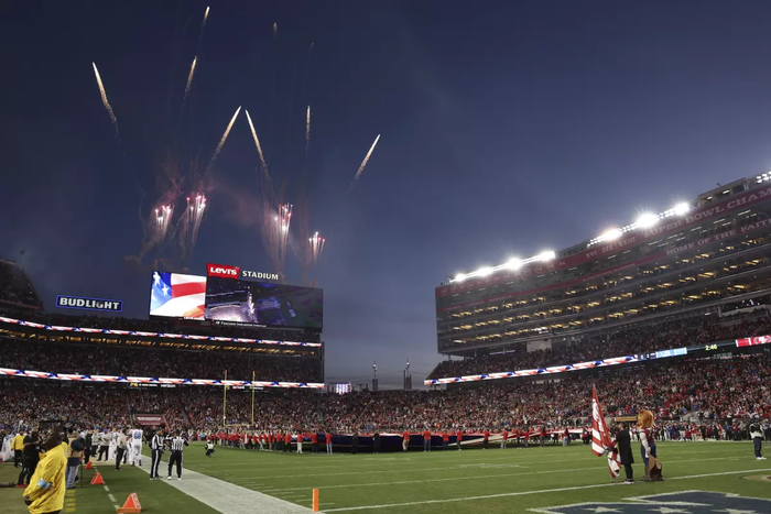 Super Bowl là sự kiện văn hóa lớn nhất hành tinh (Ảnh: Jed Jacobsohn / Associated Press).