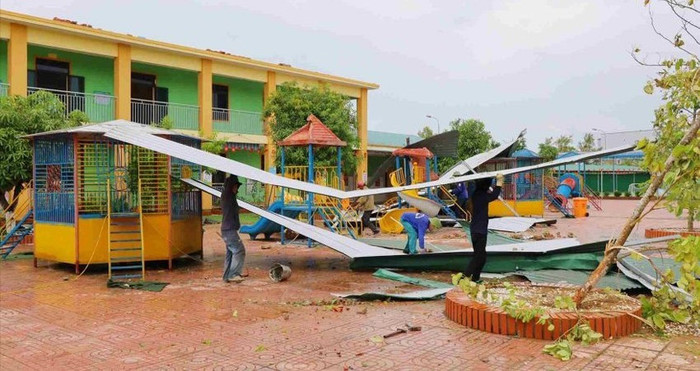 Nhiều trường học thiệt hại nặng nề. Ảnh: Báo Nhân Dân