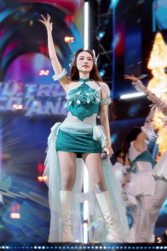 Khoảnh khắc trên sân khấu của Phương Mỹ Chi khiến cộng đồng mạng 'dậy sóng' Ảnh 1