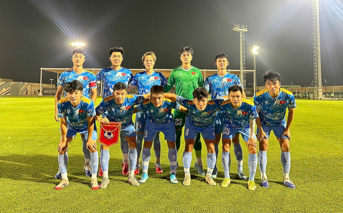 Trong khuôn khổ chuyến tập huấn tại UAE nhằm chuẩn bị cho SEA Games 33 và VCK U23 châu Á 2026, U23 Việt Nam đã có trận giao hữu đầu tiên gặp U23 Qatar vào tối 9/10 tại Abu Dhabi. Ảnh: VFF