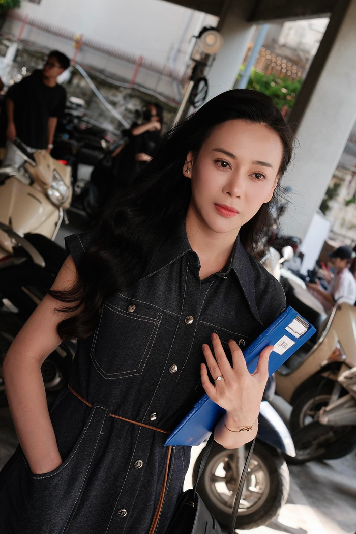Sau tất cả, Phương Oanh đáng được ghi nhận vì dám trở lại, dám đối mặt với những phản ứng trái chiều. (Ảnh: FBNV)