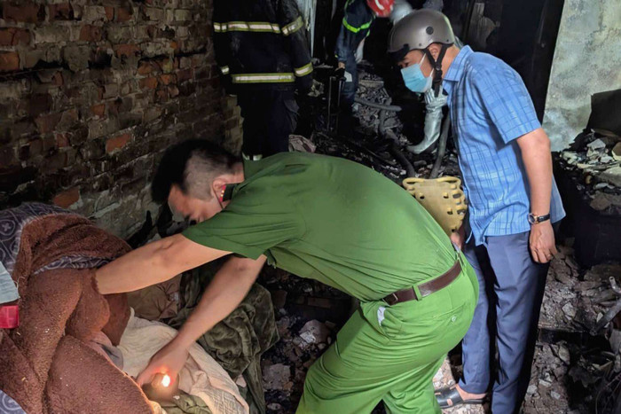 Lực lượng công an nhanh chóng xuất hiện tại hiện trường vụ cháy. (Ảnh: VietNamNet)