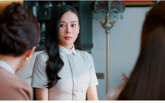 Vai diễn mới của vợ Shark Bình - diễn viên Phương Oanh trở thành tâm điểm bàn tán của dư luận những ngày gần đây.