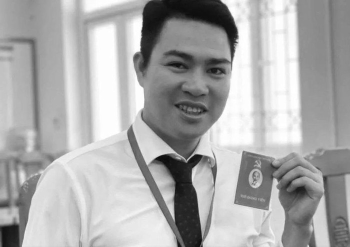 Trong lúc dọn dẹp nhà sau lũ, thầy giáo trẻ không may bị điện giật, qua đời thương tâm. Ảnh: PLO