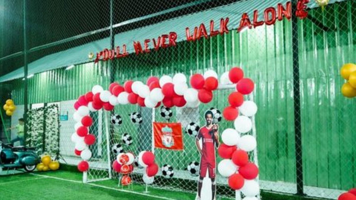 Đám cưới độc lạ: Toàn bộ khách mời mặc áo đá bóng đến dự, lý do gây kinh ngạc Ảnh 2