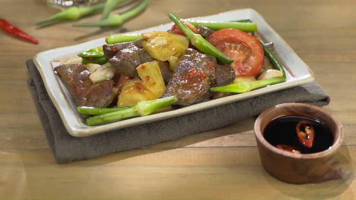 Gan bò chế biến được nhiều món ngon nhưng chỉ nên ăn với lượng nhỏ, chọn sản phẩm rõ nguồn gốc, tránh ăn liên tục nhiều ngày. (Ảnh minh họa từ Internet)