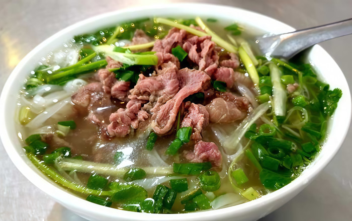 Thịt bò tuy bổ nhưng cần ăn đúng cách để tránh gây hại sức khỏe. (Ảnh minh họa từ Internet)