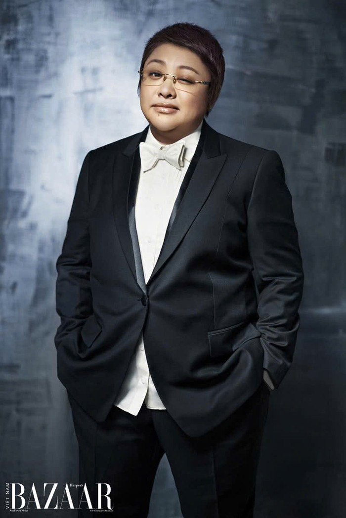 Sau những ồn ào ấy, Hàn Hồng gần như mất tích khỏi showbiz.