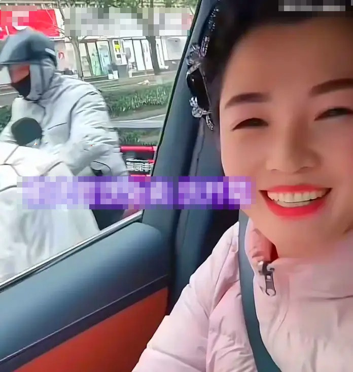 Gặp lại chồng cũ đi giao đồ ăn sau 3 năm ly hôn, người phụ nữ có phản ứng gây tranh cãi Ảnh 1