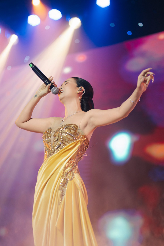 Hàng ngàn sinh viên đồng loạt phản ứng mạnh khi nghe Võ Hạ Trâm bắn nốt cao Ảnh 3