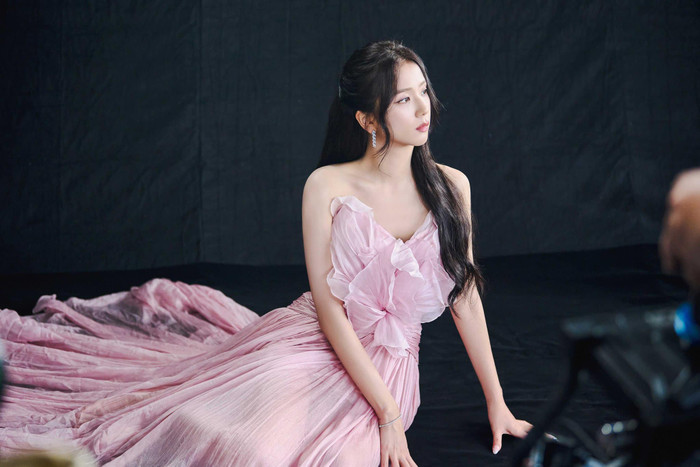 Jisoo có còn là 'thành viên solo mờ nhạt' nhất BLACKPINK? Ảnh 4