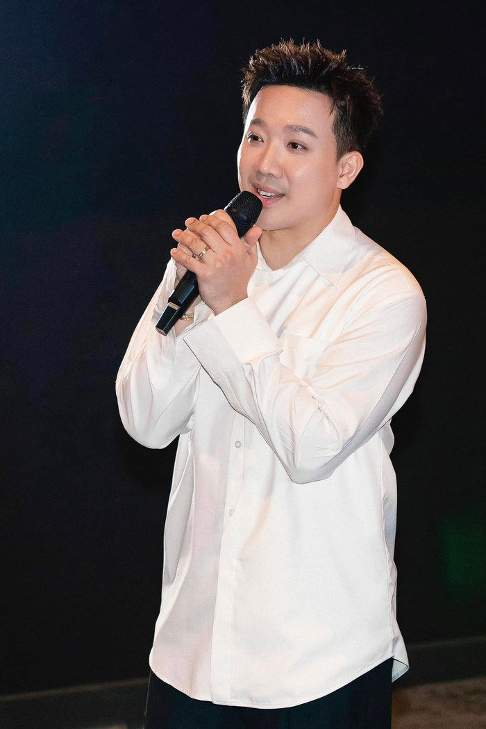 Có thể thấy, để có được vị trí vững chắc cùng mức cát-xê mà nhiều người mơ ước, Trấn Thành đã phải trải qua quá trình nỗ lực không ngừng nghỉ. (Ảnh: FBNV)