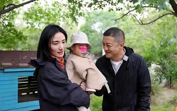 Trước khi ly hôn, nam diễn viên gặp khó khăn về tài chính do làm ăn thua lỗ. (Ảnh Sohu)