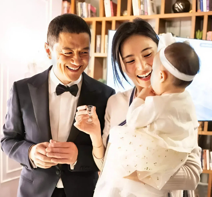 Thủ tục ly hôn của hai người đã diễn ra từ lâu nhưng đến nay thông tin mới được công bố. Hiện, con gái chung do mẹ chăm sóc. (Ảnh Sohu)