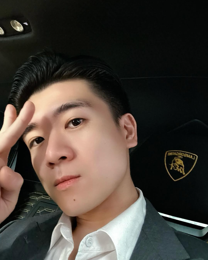 Hình ảnh “ông bố doanh nhân” của con trai bầu Hiển được nhiều người yêu thích. (Ảnh: IGNV)