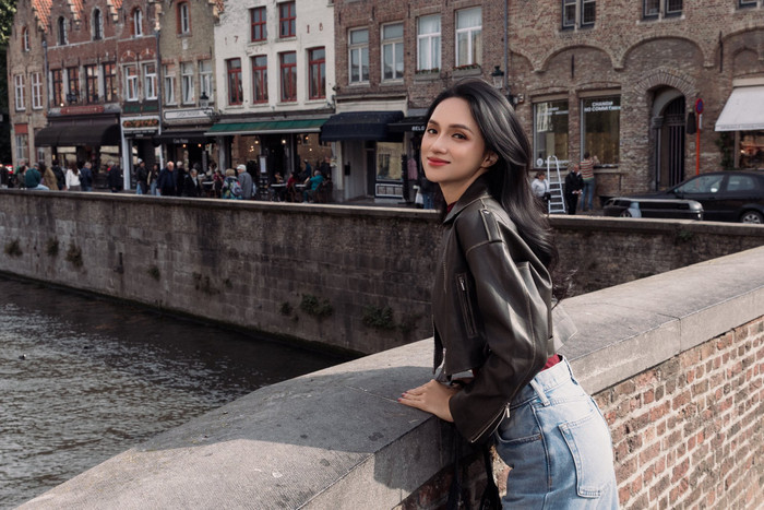 Trước đó Hương Giang đã chia sẻ loạt ảnh vi vu ở nước ngoài. Ảnh: FBNV