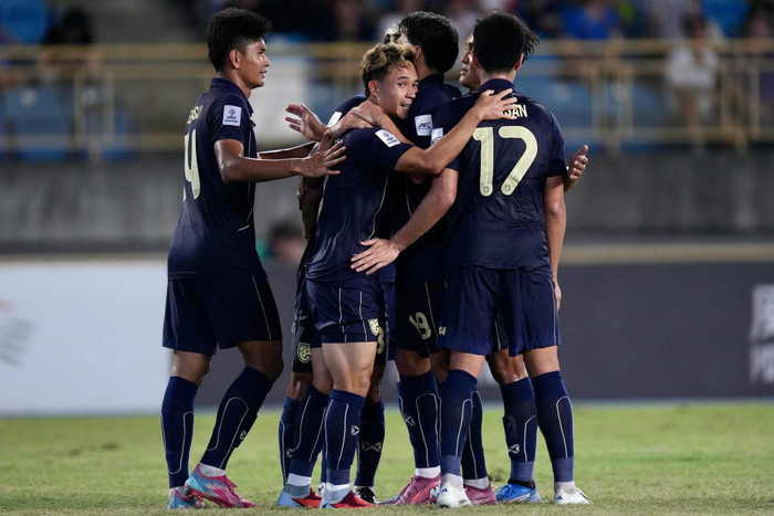 Supachok Sarachat đã có màn trình diễn thực sự bùng nổ, góp công lớn giúp tuyển Thái Lan giành chiến thắng 6-1 ngay trên sân của Đài Bắc Trung Hoa trong trận đấu thuộc vòng loại Asian Cup 2027. Ảnh: FAT