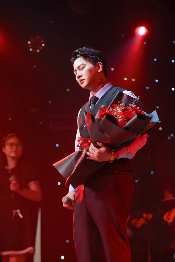 Những sự xuất hiện ngày càng dày đặc của Hoài Lâm tại các sự kiện, phòng trà khiến khán giả trông chờ vào sự quay trở lại đầy ấn tượng của Hoài Lâm trong thời gian sắp tới. (Ảnh: FBNV)