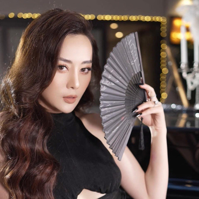 Phương Oanh đang đối diện với dư luận trên mạng xã hội sau khi Shark Bình bị khởi tố. Ảnh: FBNV