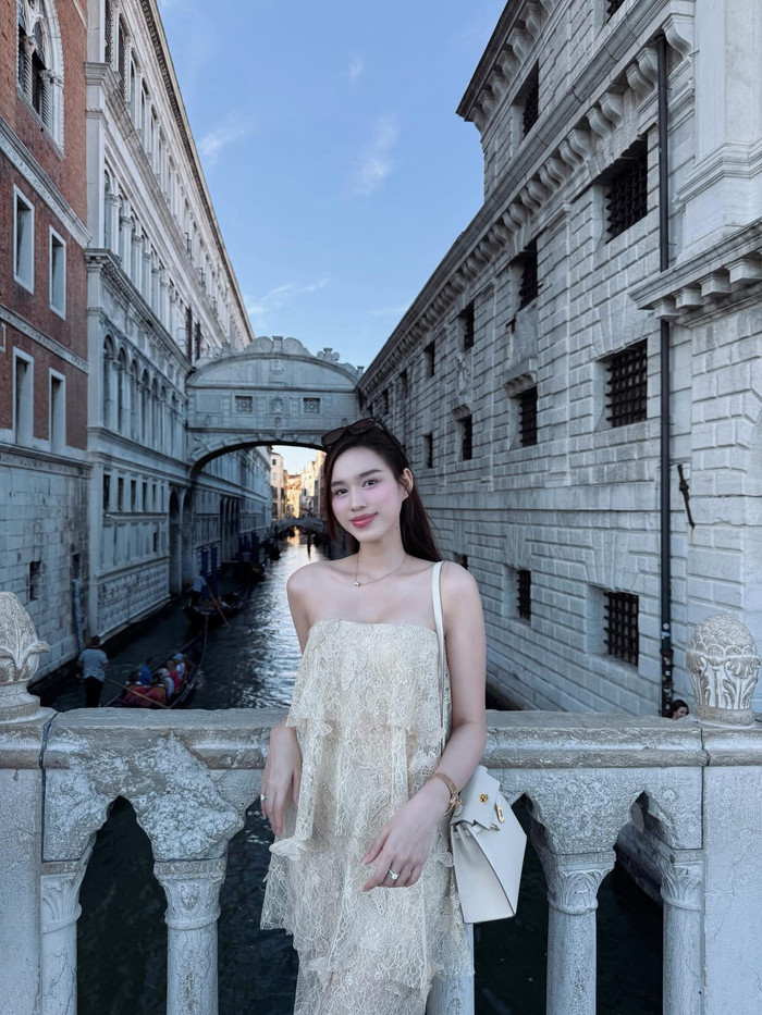 Đỗ Thị Hà thường xuyên đi du lịch ở nước ngoài. Ảnh: FBNV