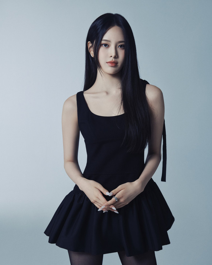 Nữ ca sĩ sinh năm 2005 gây sốt với vòng eo nhỏ đến khó tin, gương mặt chuẩn 'búp bê sống' Ảnh 2