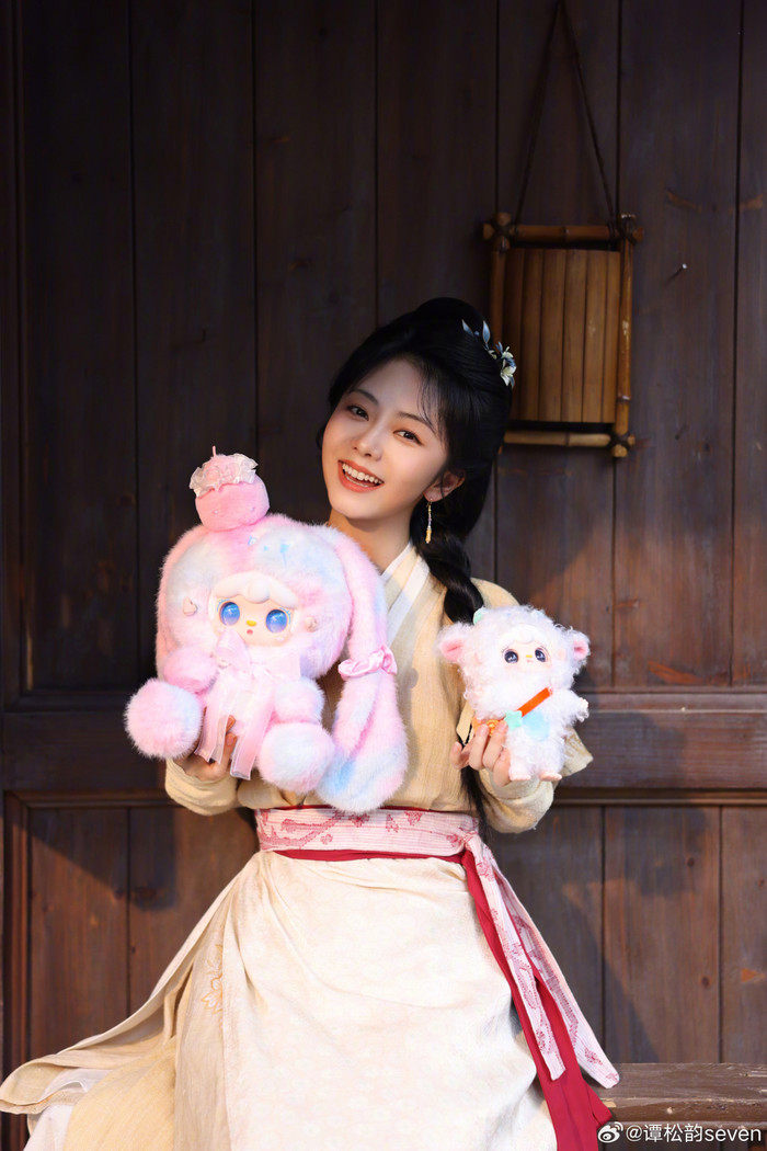 Đàm Tùng Vận được khán giả biết đến qua những vai diễn cổ trang. Ảnh: Weibo