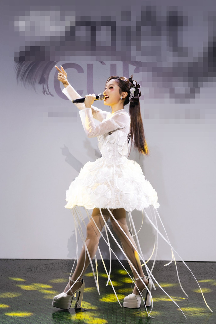 Hoa hậu nổi tiếng tuyên bố một câu khi nghe Phương Mỹ Chi hát live Ảnh 1