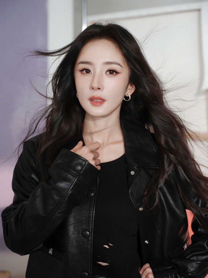 Dương Mịch khá kín tiếng trong chuyện tình cảm. Ảnh: Weibo