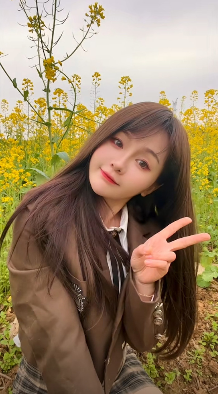 Nữ phát thanh viên xinh đẹp bị biến dạng gương mặt sau khi nhận gói hàng lạ Ảnh 1