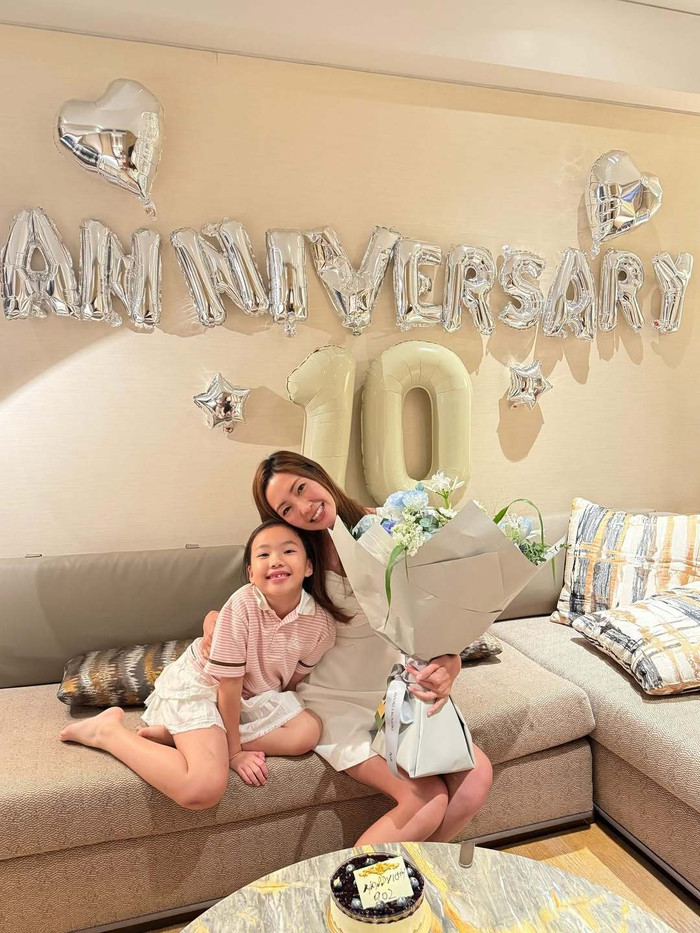 Sau khi rời làng giải trí, nữ diễn viên sống cuộc sống sung túc, giàu sang và hạnh phúc bên chồng con (Ảnh: Sohu).