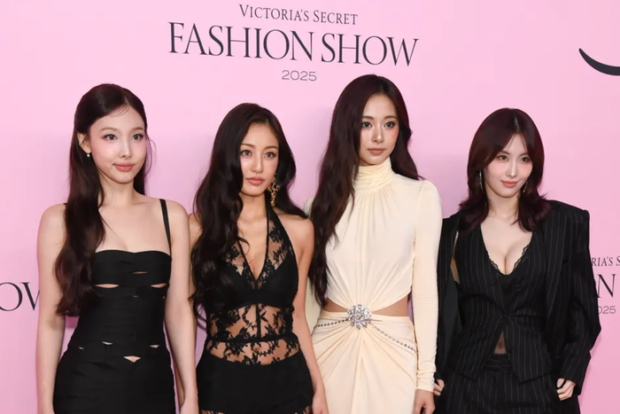 Trước đó những bộ váy gợi cảm, táo bạo của dàn mỹ nhân nhóm nhạc Twice tại Victoria’s Secret Fashion Show 2025 cũng thu hút sự quan tâm từ phía khán giả. Ảnh: Gettyimages