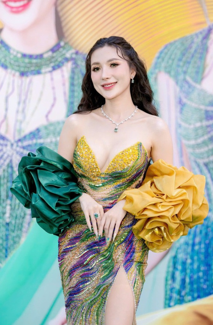 Hiện, động thái của Ngân Collagen nhận được rất nhiều sự quan tâm của cộng đồng mạng.