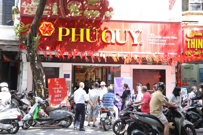 Phú Quý tiếp tục hết hàng cả sản phẩm vàng và bạc đầu tư. (Nguồn: Dân Việt)