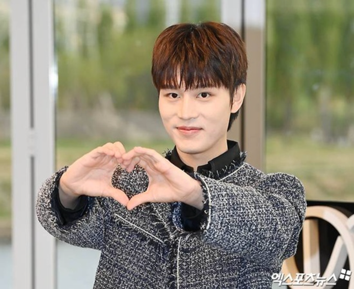 Taeil từng là nam ca sĩ nổi tiếng trong giới showbiz Hàn. Ảnh: Xportnews