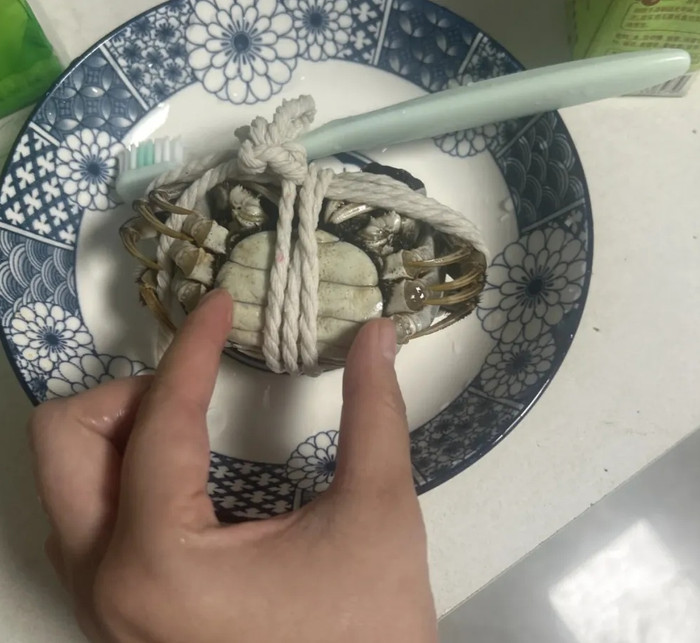 Cua là món ăn được nhiều người ưa thích nhưng cũng cần chú ý khi ăn để không ảnh hưởng sức khỏe. (Ảnh từ QQ)