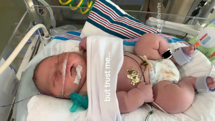 Người mẹ trẻ gây sốc khi sinh con trai nặng gần 6 kg, phá kỷ lục bệnh viện Ảnh 3