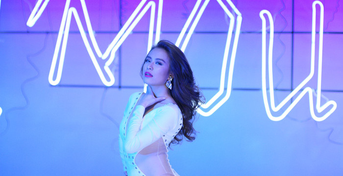 Hình ảnh nóng bỏng đến nghẹt thở của Hoàng Thùy Linh Ảnh 7