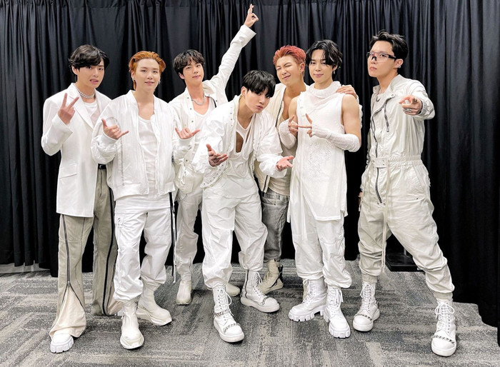 BTS giúp HYBE kiếm được bao nhiêu tiền vào năm 2026? Ảnh 2