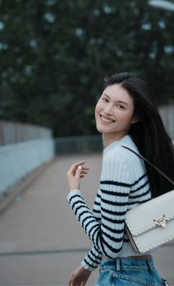 Phong cách tối giản nhưng đầy cuốn hút của siêu mẫu Hà Tuệ (Ảnh: ISNV).