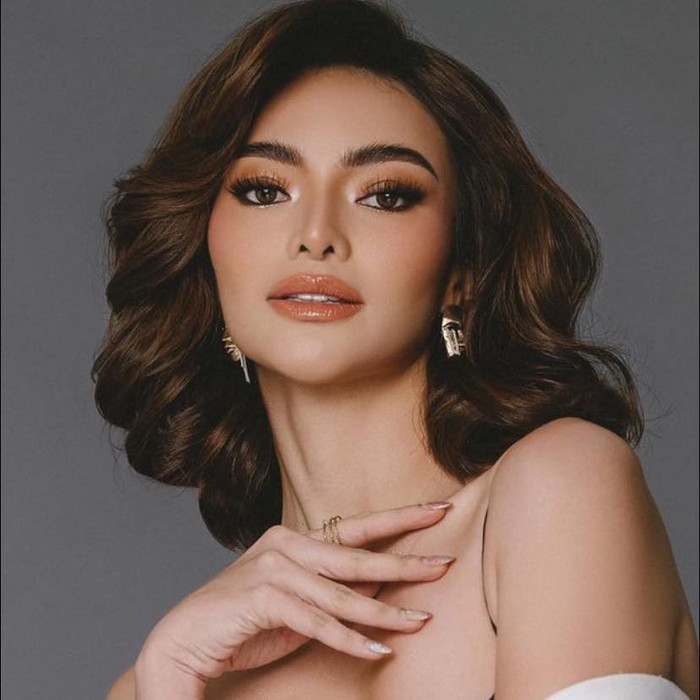 Mỗi khi xuất hiện, tân Hoa hậu Hòa bình Quốc tế 2025 luôn thu hút ánh nhìn nhờ khí chất vừa dịu dàng vừa mạnh mẽ.&nbsp;(Ảnh FBNV)