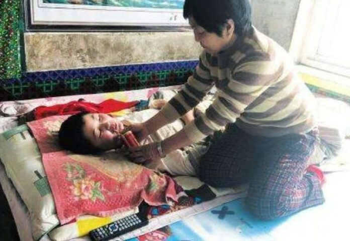 Chàng trai nuôi người yêu hôn mê suốt nửa năm, vừa tỉnh dậy cô tố cáo anh chính là hung thủ sát hại mình Ảnh 2