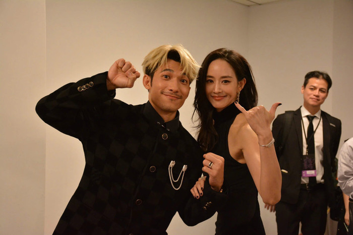 Liên Bỉnh Phát cùng Trương Quân Ninh tại Lễ trao giải Kim Chung. (Ảnh: FBNV)