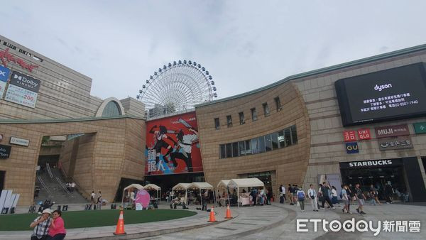 Vòng đu quay bất ngờ dừng đột ngột giữa trời, 30 du khách mắc kẹt Ảnh 4